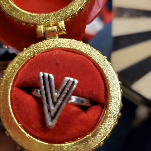 Set - Picture 2 of 8